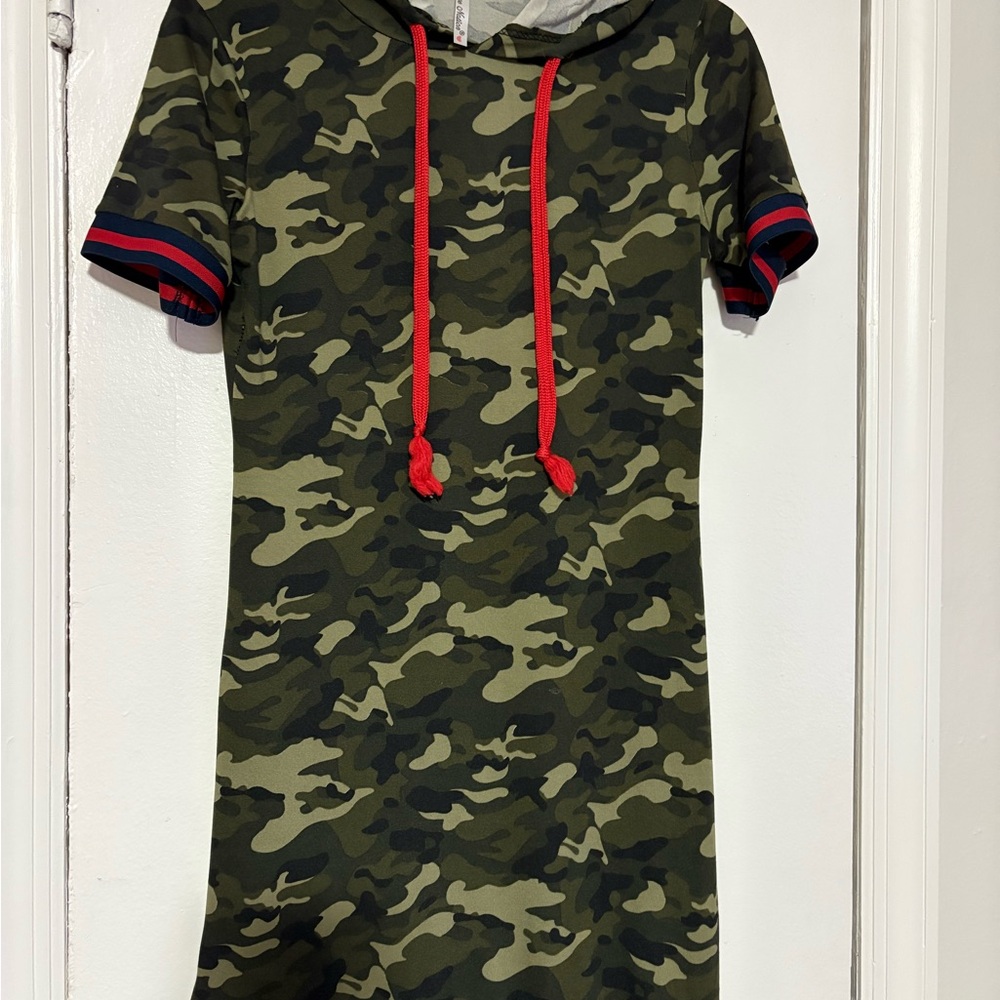 Camo Hooded T-Shirt Dress w/Red Drawstring Striped Trim | Love Nation | Size S